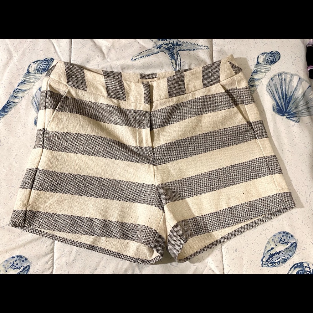 Woman’s British Khaki comfy shorts
